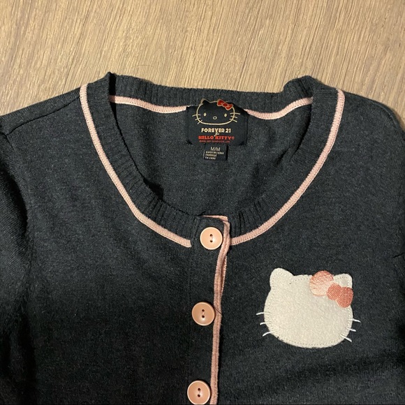 Forever 21 Grey Pink cardigan Hello Kitty, as modeled by Kendall Jenner - Picture 3 of 5